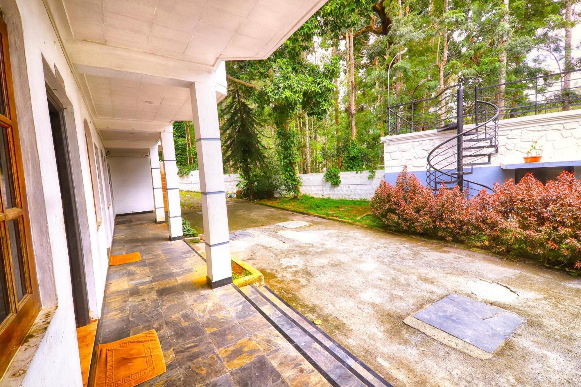 Hk Grand Inn Yercaud Exterior photo
