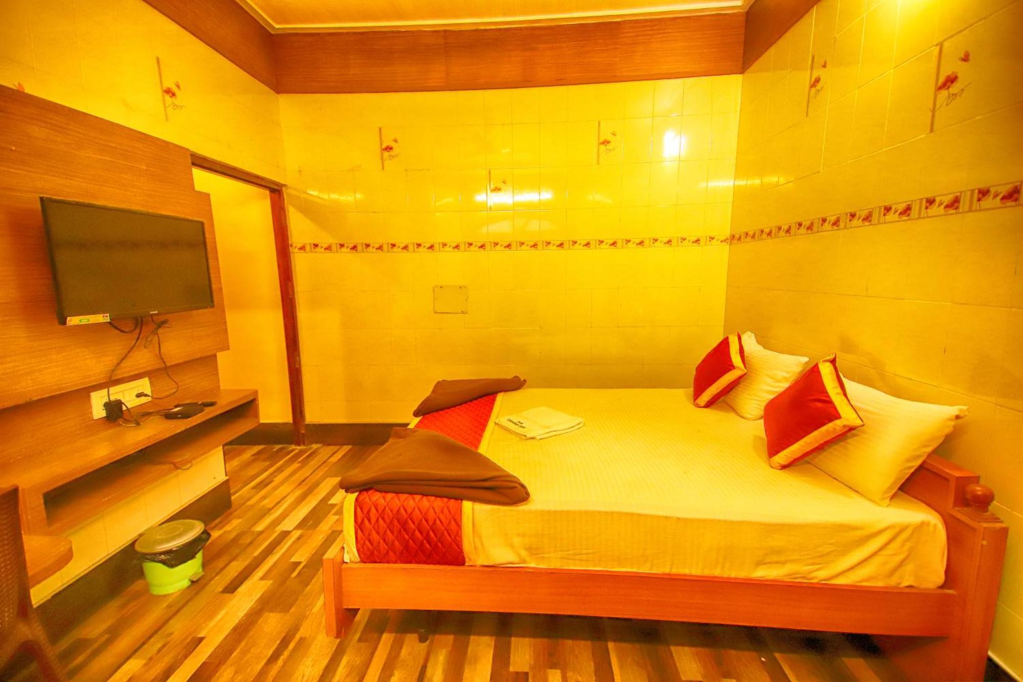 Hk Grand Inn Yercaud Exterior photo